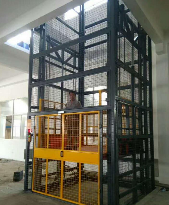 全新厂房安装导轨式升降货梯