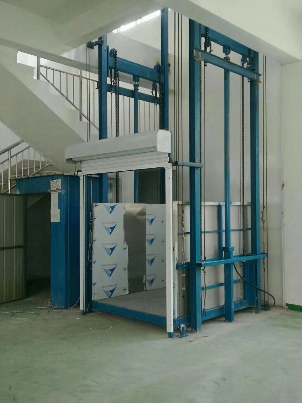 <b>车间货梯，厂房货梯专业生产安装咨询选购</b>